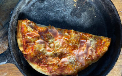 Pizza im Dutch Oven – funktioniert das?